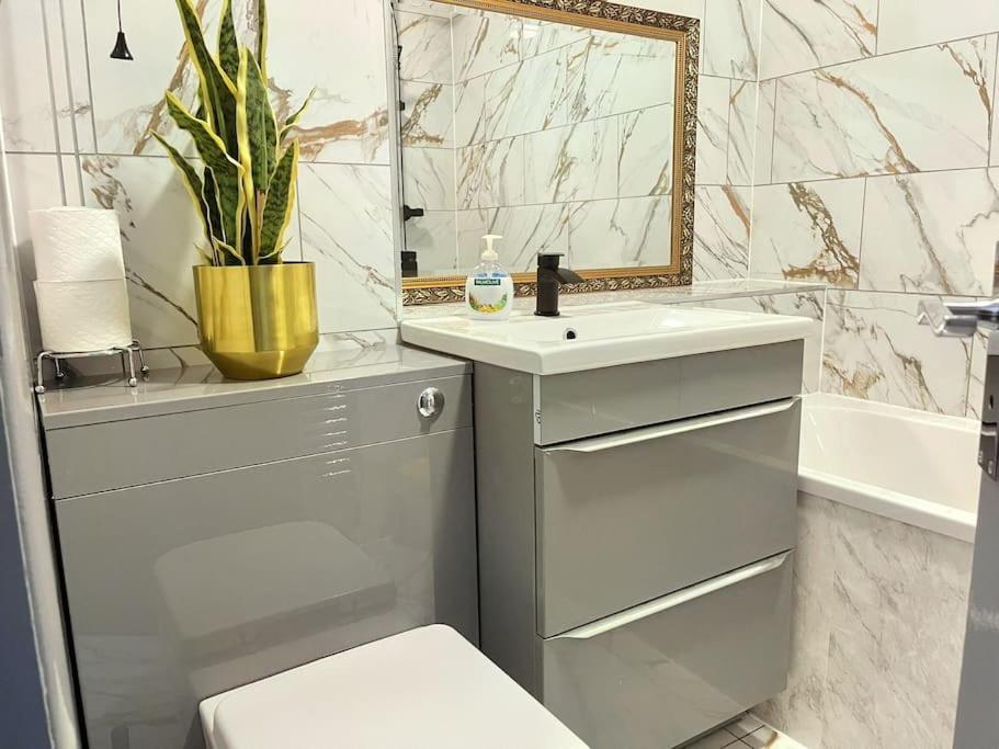 Lovely 3 Bed Ground Floor Apartment Near Qe Hospital Harborne Birmingham New Екстериор снимка