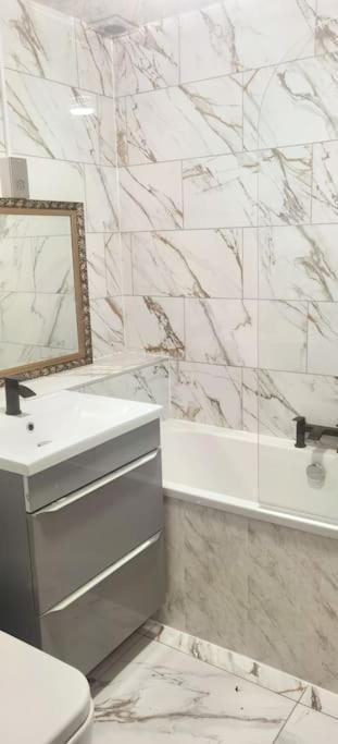 Lovely 3 Bed Ground Floor Apartment Near Qe Hospital Harborne Birmingham New Екстериор снимка